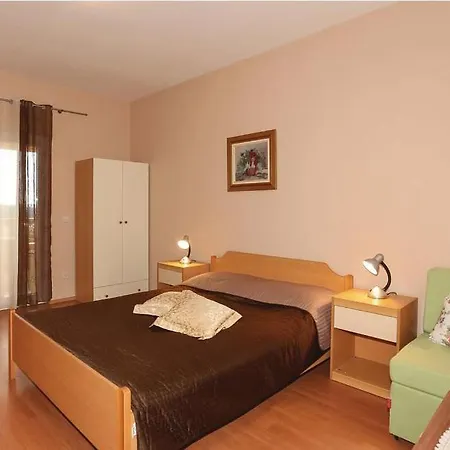 Apartments Meri Seget Vranjica